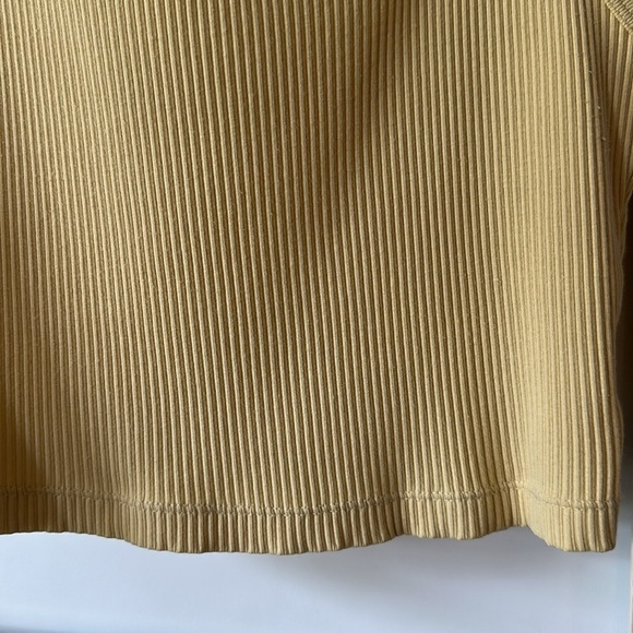 UNIQLO | Yellow Sleeveless Fitted Crop Tank Top - Picture 4 of 11